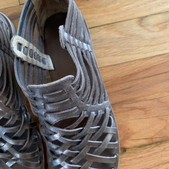 Excellent Condition Tommy Bahama Brown Metallic Genuine Leather Sandals size 9 - Picture 3 of 6